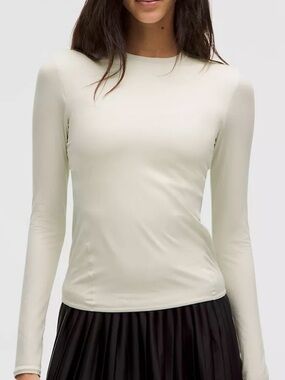 Lululemon Wundermost Womens Long Sleeve Crewneck Top in Ivory